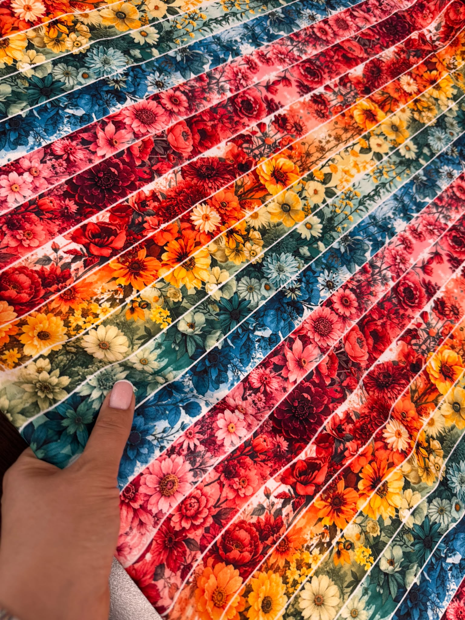 Renkli Şerit Çiçek Desenli Süet Baskılı Kumaş | 150 cm En