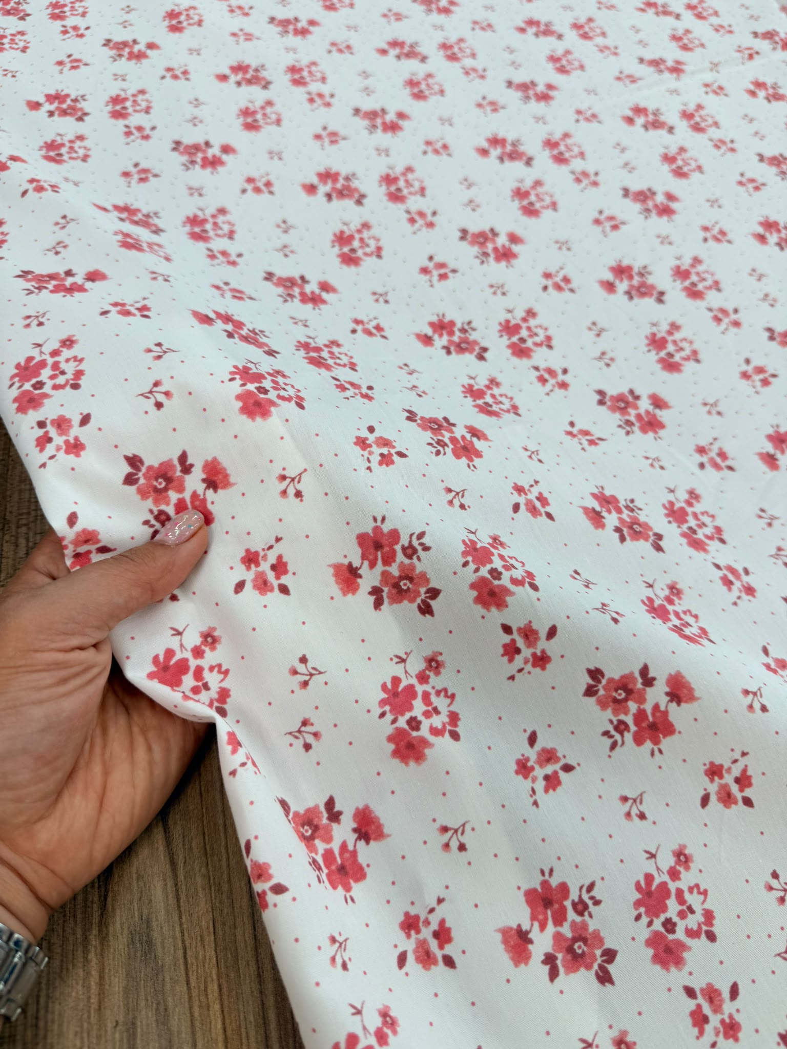 Kırmızı Çiçek Desenli Poplin Kumaş | %100 Pamuk 150 cm En