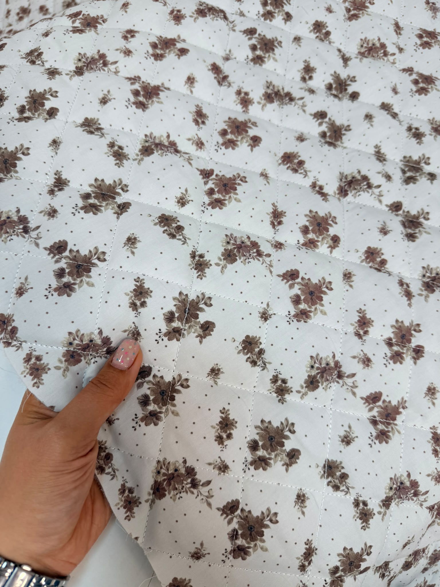Kahverengi Çiçek Desenli Elyaflı Poplin Kapitone Kumaş | 160 gr Elyaflı 150 cm En
