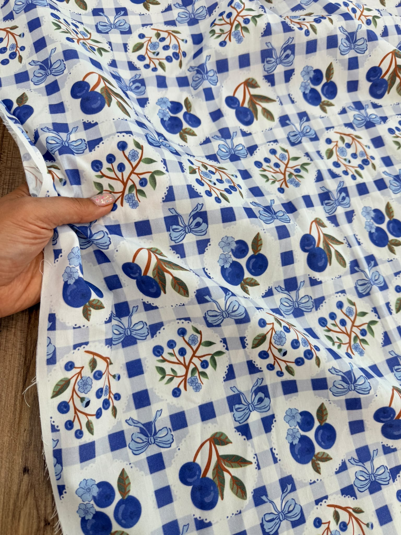 Mavi Kiraz ve Fiyonk Desenli Poplin Kumaş | %100 Pamuk 150 cm En
